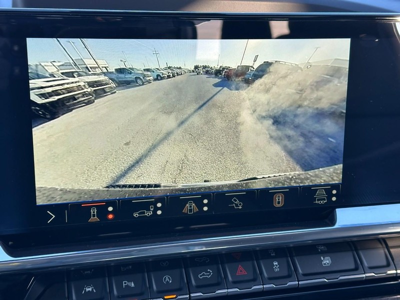 Chevrolet Silverado 1500 Vehicle Full-screen Gallery Image 18