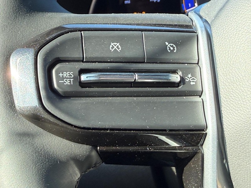 Chevrolet Colorado Vehicle Full-screen Gallery Image 8