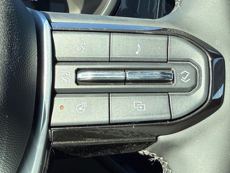 Chevrolet Colorado Vehicle Full-screen Gallery Image 9