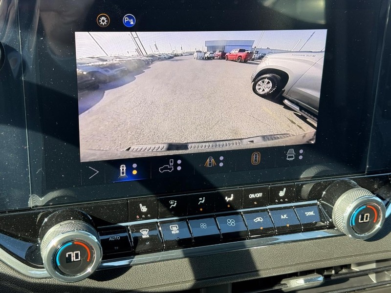 Chevrolet Colorado Vehicle Full-screen Gallery Image 12