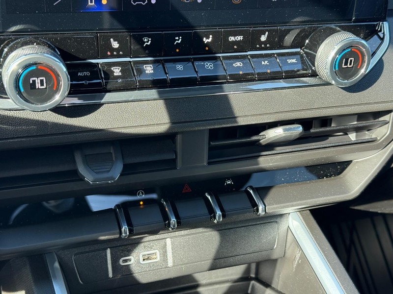 Chevrolet Colorado Vehicle Full-screen Gallery Image 13