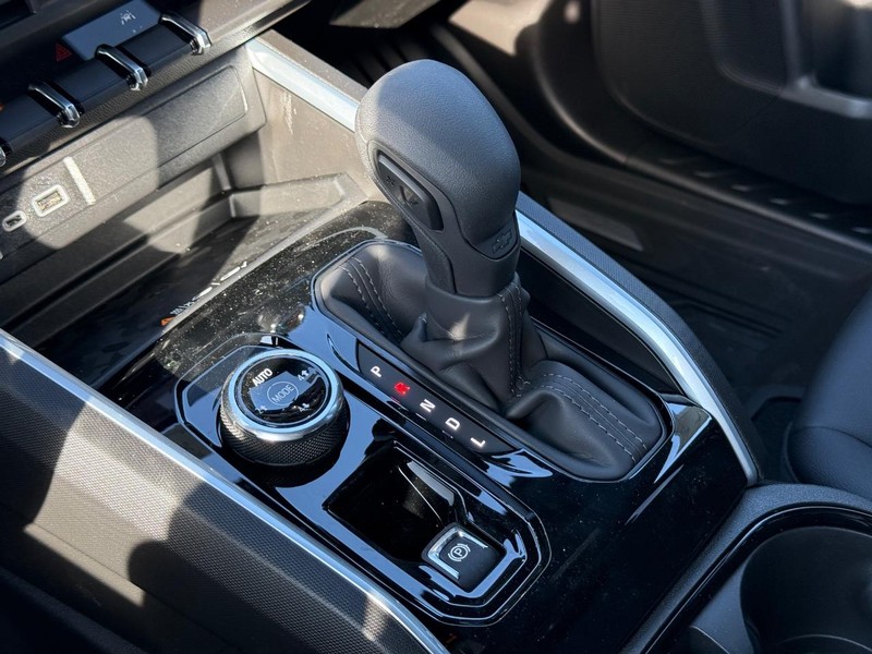 Chevrolet Colorado Vehicle Full-screen Gallery Image 14