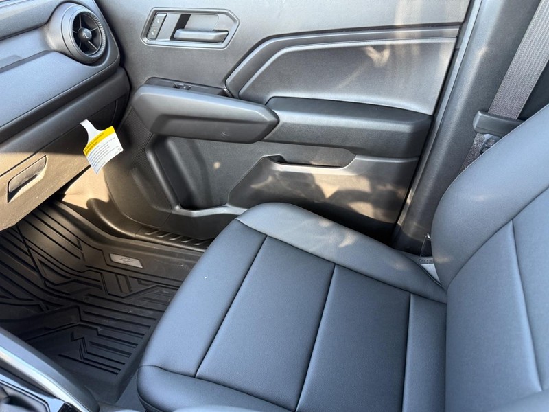 Chevrolet Colorado Vehicle Full-screen Gallery Image 15