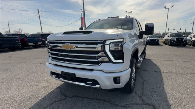 Chevrolet Silverado 2500HD Vehicle Full-screen Gallery Image 3
