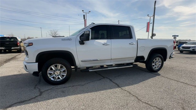 Chevrolet Silverado 2500HD Vehicle Full-screen Gallery Image 4