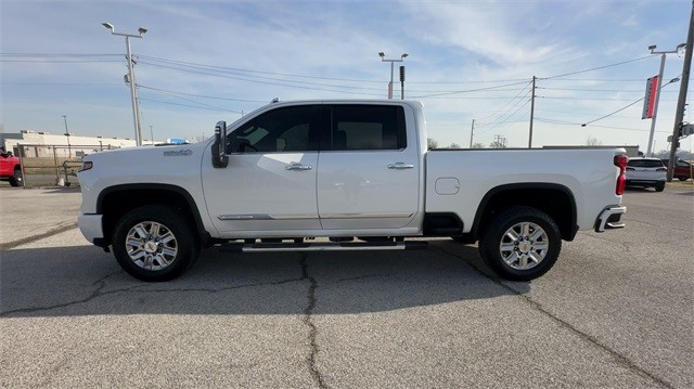 Chevrolet Silverado 2500HD Vehicle Full-screen Gallery Image 5