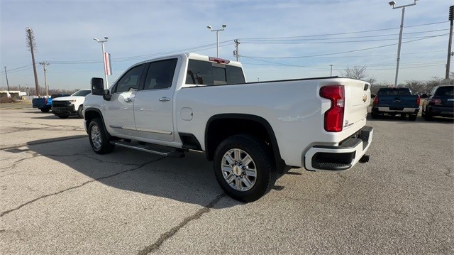 Chevrolet Silverado 2500HD Vehicle Full-screen Gallery Image 6