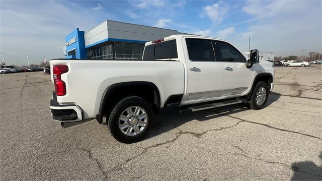 Chevrolet Silverado 2500HD Vehicle Full-screen Gallery Image 8