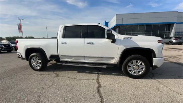 Chevrolet Silverado 2500HD Vehicle Full-screen Gallery Image 9