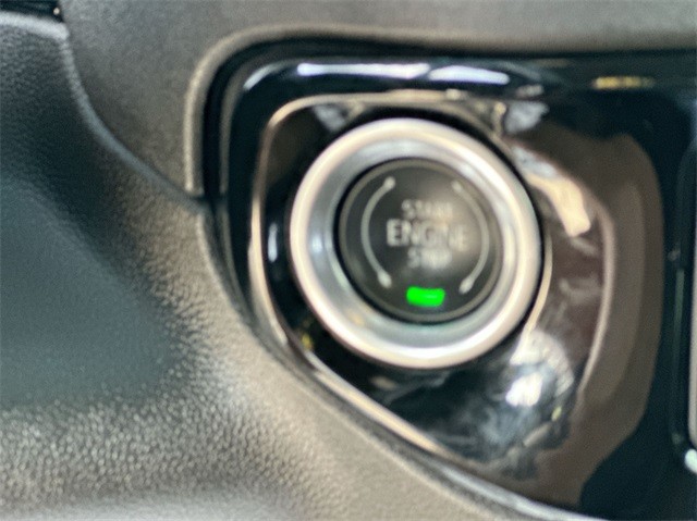 Chevrolet Silverado 2500HD Vehicle Full-screen Gallery Image 17