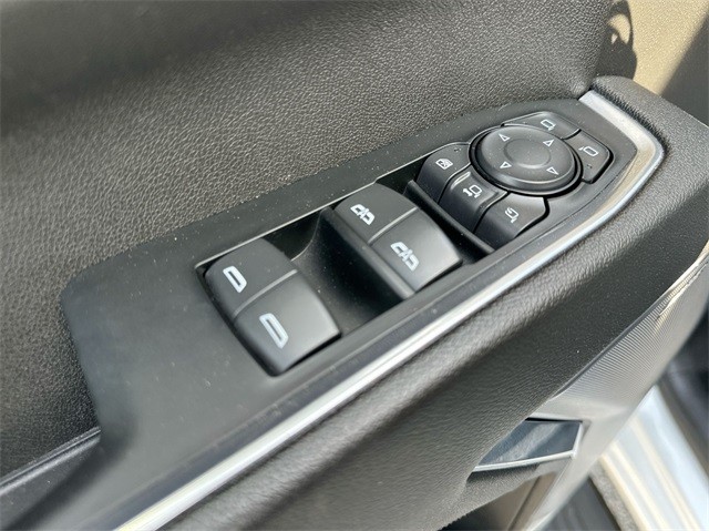 Chevrolet Silverado 2500HD Vehicle Full-screen Gallery Image 23