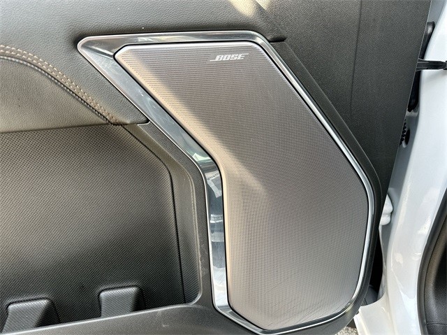 Chevrolet Silverado 2500HD Vehicle Full-screen Gallery Image 24