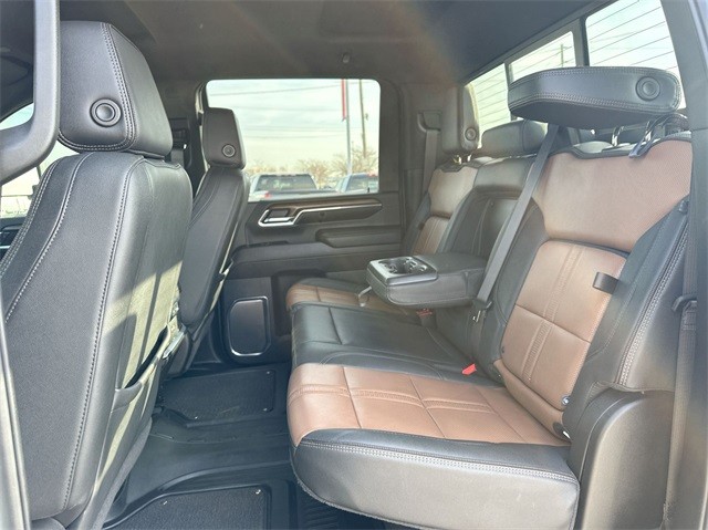 Chevrolet Silverado 2500HD Vehicle Full-screen Gallery Image 25