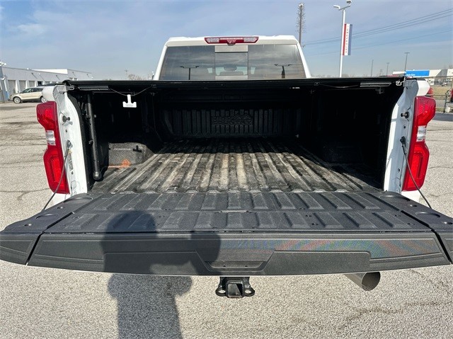 Chevrolet Silverado 2500HD Vehicle Full-screen Gallery Image 26