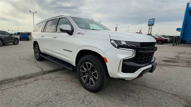 Chevrolet Suburban Vehicle Full-screen Gallery Image 2