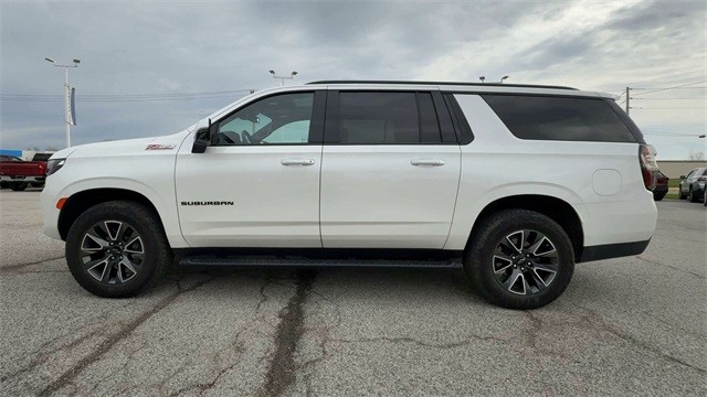 Chevrolet Suburban Vehicle Full-screen Gallery Image 5