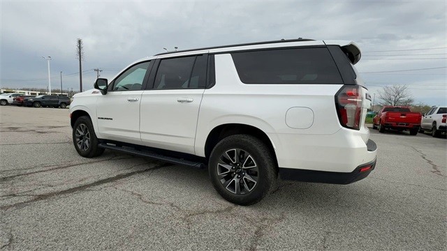 Chevrolet Suburban Vehicle Full-screen Gallery Image 6