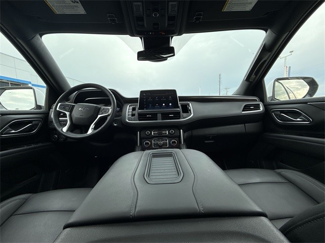 Chevrolet Suburban Vehicle Full-screen Gallery Image 10