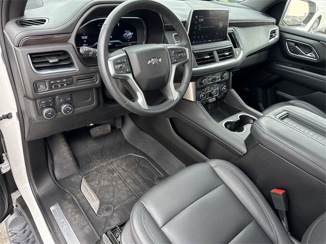 Chevrolet Suburban Vehicle Full-screen Gallery Image 18