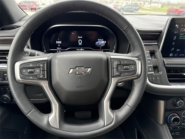 Chevrolet Suburban Vehicle Full-screen Gallery Image 20