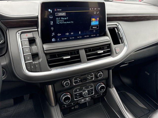 Chevrolet Suburban Vehicle Full-screen Gallery Image 21