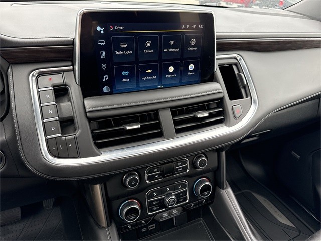 Chevrolet Suburban Vehicle Full-screen Gallery Image 22