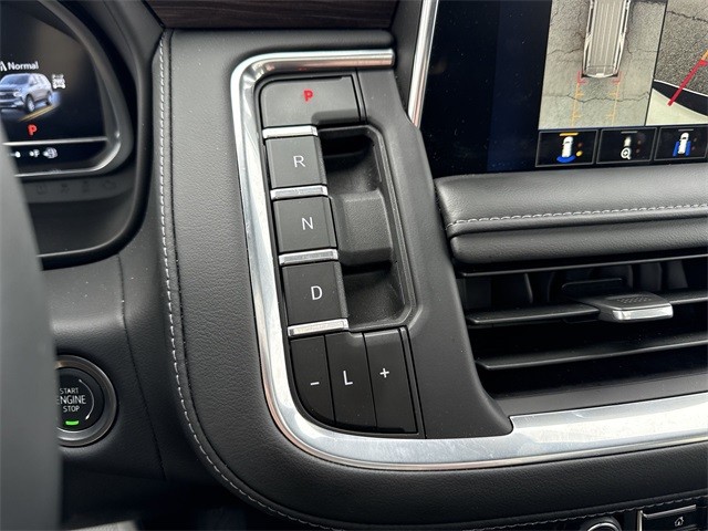 Chevrolet Suburban Vehicle Full-screen Gallery Image 24