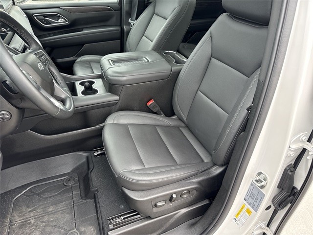 Chevrolet Suburban Vehicle Full-screen Gallery Image 28