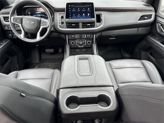Chevrolet Suburban Vehicle Full-screen Gallery Image 29