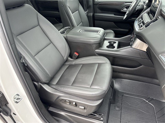 Chevrolet Suburban Vehicle Full-screen Gallery Image 37