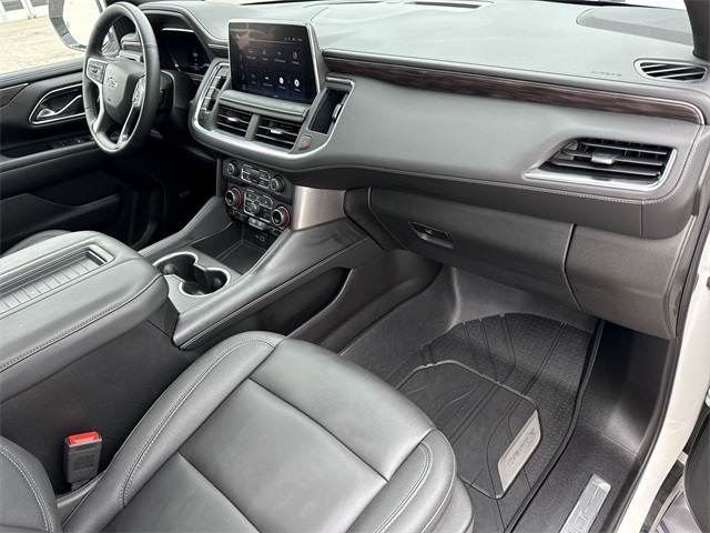 Chevrolet Suburban Vehicle Full-screen Gallery Image 38