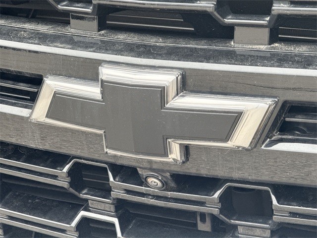 Chevrolet Suburban Vehicle Full-screen Gallery Image 40