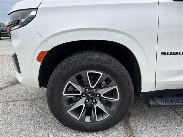 Chevrolet Suburban Vehicle Full-screen Gallery Image 42