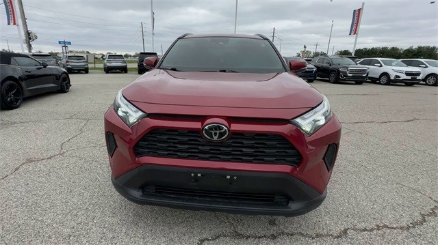 Toyota RAV4 Vehicle Full-screen Gallery Image 3
