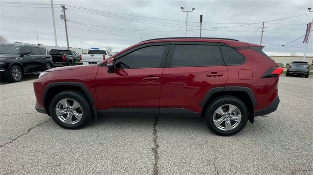 Toyota RAV4 Vehicle Full-screen Gallery Image 5