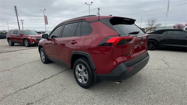 Toyota RAV4 Vehicle Full-screen Gallery Image 6