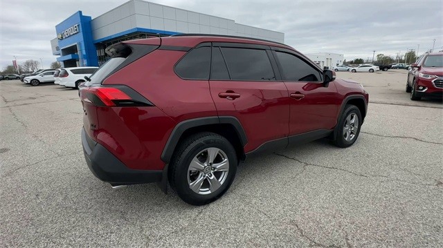 Toyota RAV4 Vehicle Full-screen Gallery Image 8