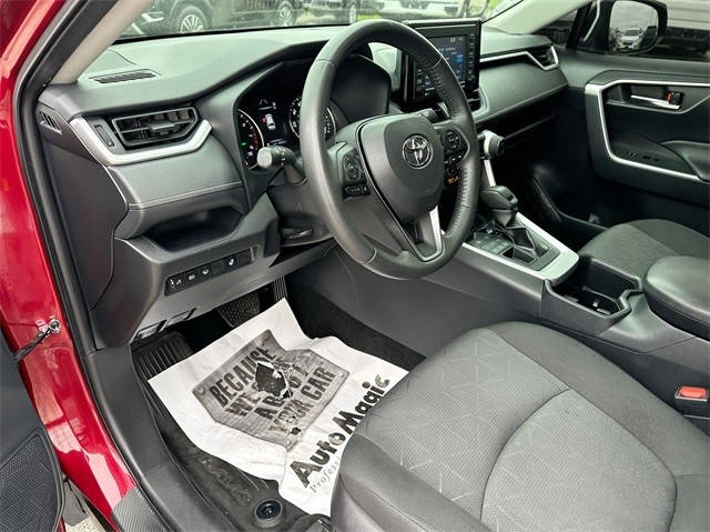 Toyota RAV4 Vehicle Full-screen Gallery Image 10
