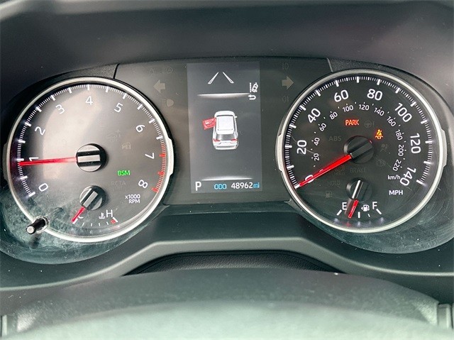Toyota RAV4 Vehicle Full-screen Gallery Image 11