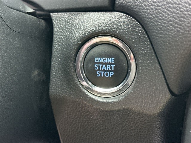 Toyota RAV4 Vehicle Full-screen Gallery Image 16