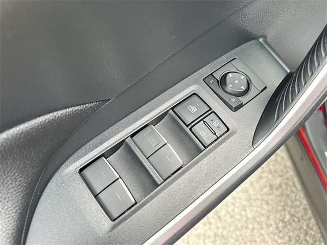 Toyota RAV4 Vehicle Full-screen Gallery Image 22
