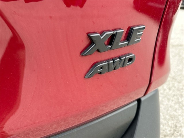 Toyota RAV4 Vehicle Full-screen Gallery Image 30