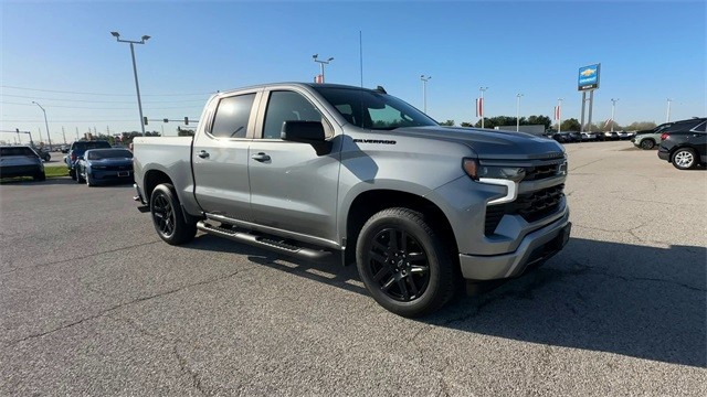 Chevrolet Silverado 1500 Vehicle Full-screen Gallery Image 2