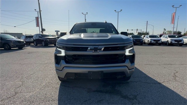 Chevrolet Silverado 1500 Vehicle Full-screen Gallery Image 3