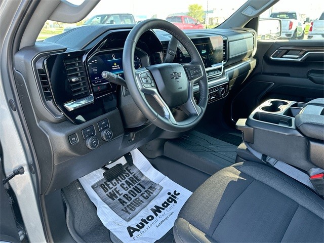 Chevrolet Silverado 1500 Vehicle Full-screen Gallery Image 10