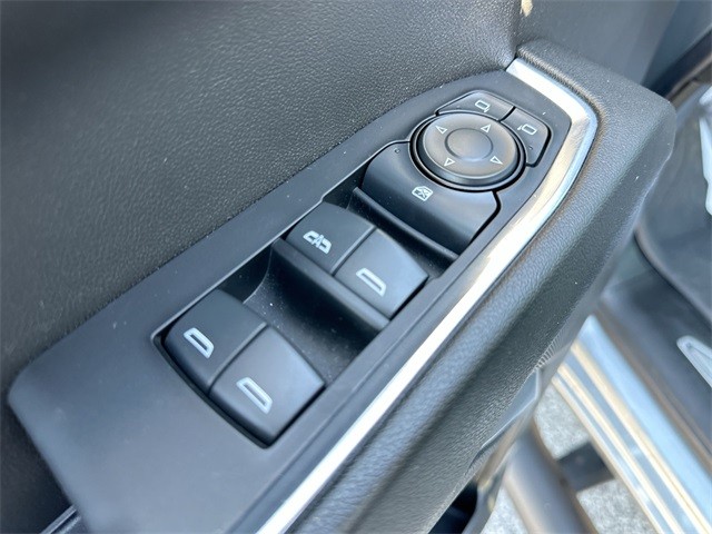 Chevrolet Silverado 1500 Vehicle Full-screen Gallery Image 23