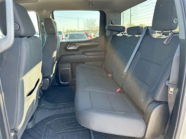 Chevrolet Silverado 1500 Vehicle Full-screen Gallery Image 24
