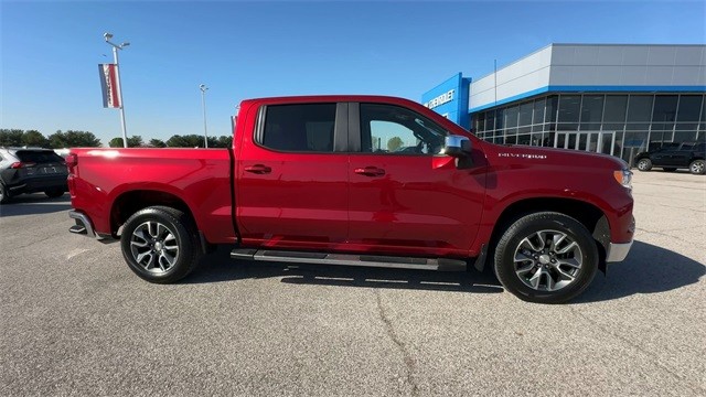 Chevrolet Silverado 1500 Vehicle Full-screen Gallery Image 9
