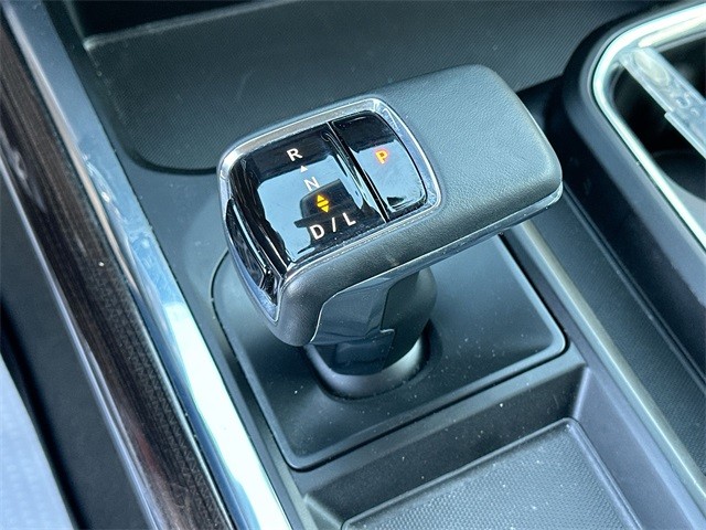 Chevrolet Silverado 1500 Vehicle Full-screen Gallery Image 16