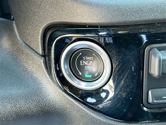 Chevrolet Silverado 1500 Vehicle Full-screen Gallery Image 17